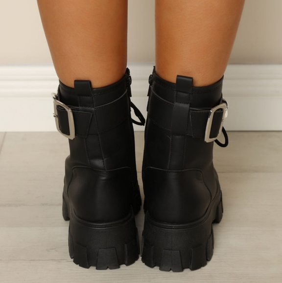 🖤⛓NWB Black Chain Platform Boots ⛓🖤 - Picture 2 of 3